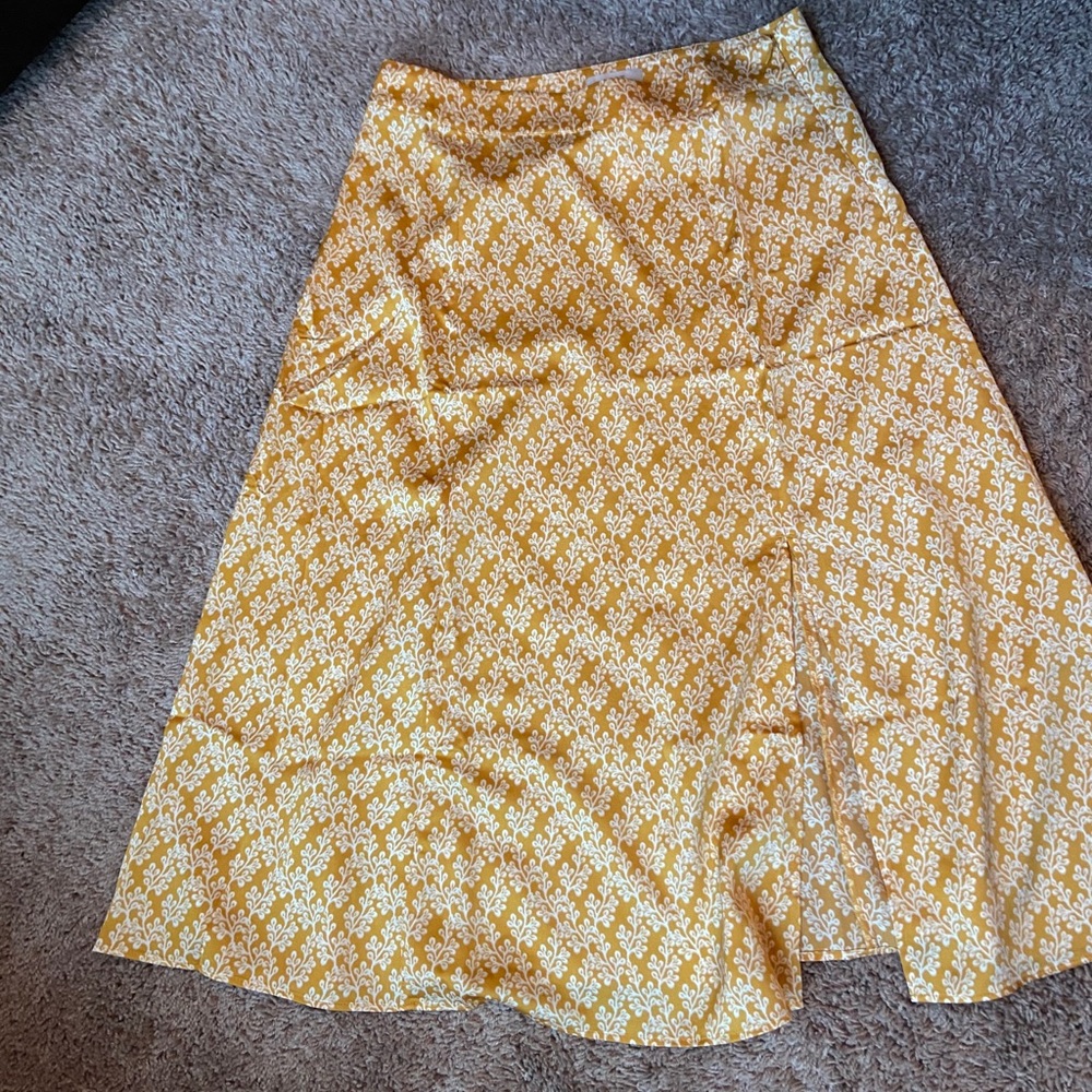 LOFT Yellow and White Patterned Midi-skirt